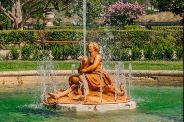 aranjuez, Madrid 'deki ada bahçesi, süs çeşmesi.
