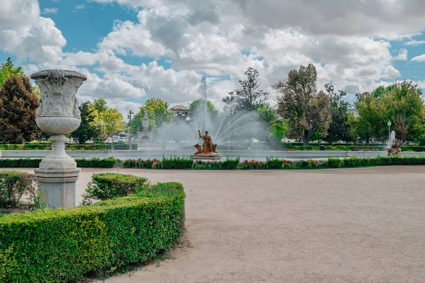 Συντριβάνι Στον Κήπο Του Νησιού Aranjuez Madrid Ισπανία — Φωτογραφία Αρχείου