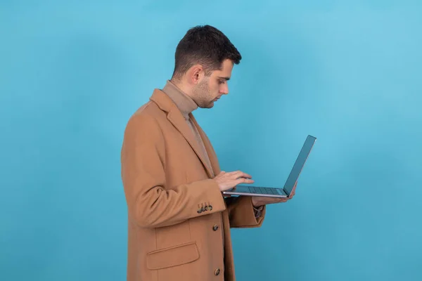 Man Laptop Isolated Background — Φωτογραφία Αρχείου