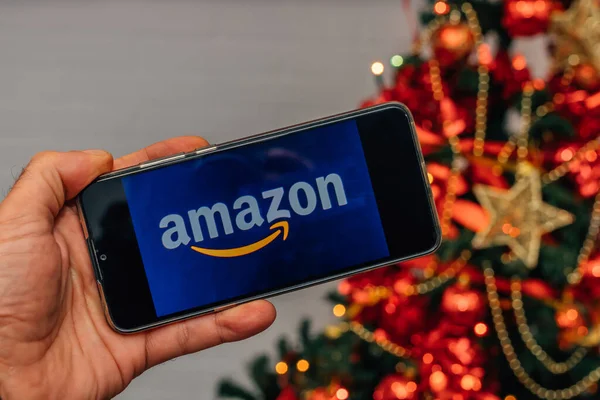 Galícia Spanyolország November 2021 Mobiltelefon Képernyő Amazon Logóval Karácsonykor — Stock Fotó