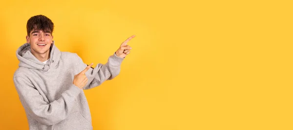 Isolated Teen Boy Pointing Background Space — Stock Photo, Image