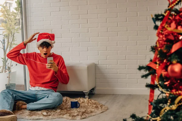 Teenage Boy Home Christmas Surprised Looking Mobile Phone — Stock Photo, Image