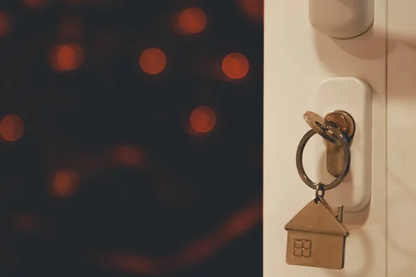 Kulcsok Nyitott Ajtó Zár Karácsonyfa Belül Ház — Stock Fotó