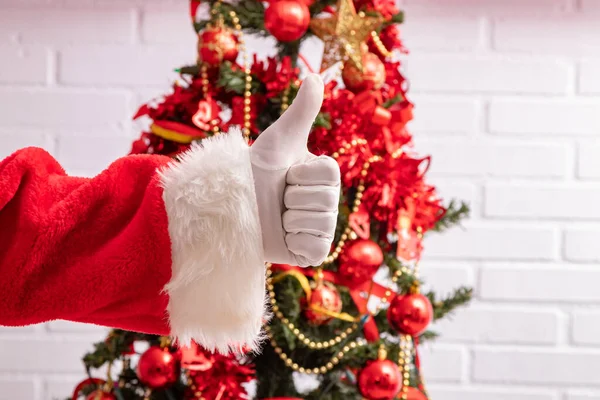 Santa Claus Mano Con Bien Árbol Navidad — Foto de Stock