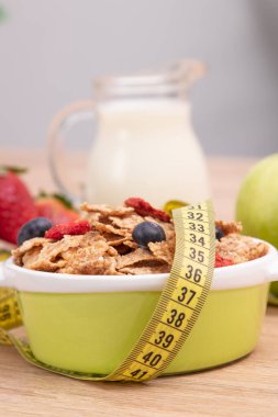 Şeritli tahıl kasesi