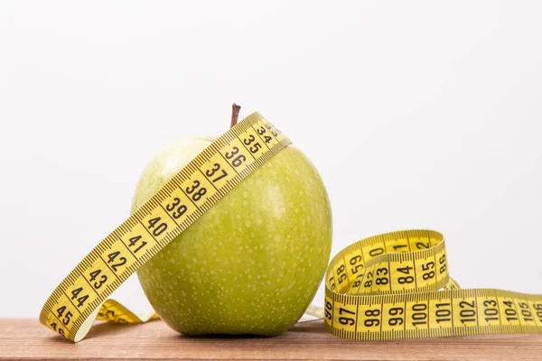 Apfel Mit Maßband Ernährung Und Gesundheit — Stockfoto