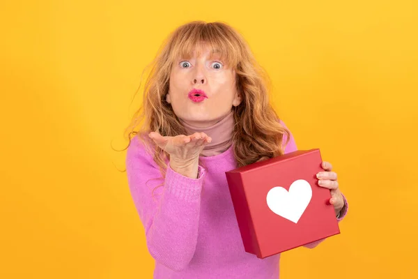 Woman Gift Box Blowing Kiss Isolated — Stock Photo, Image