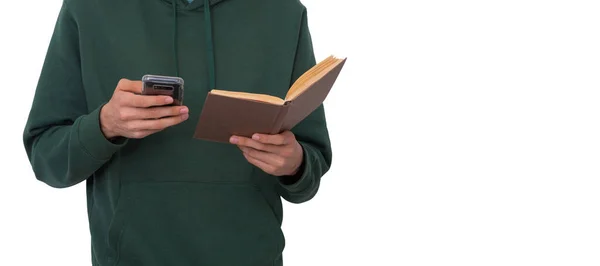 Χέρια Του Νέου Άνδρα Βιβλίο Και Κινητό Τηλέφωνο Απομονωμένο — Φωτογραφία Αρχείου