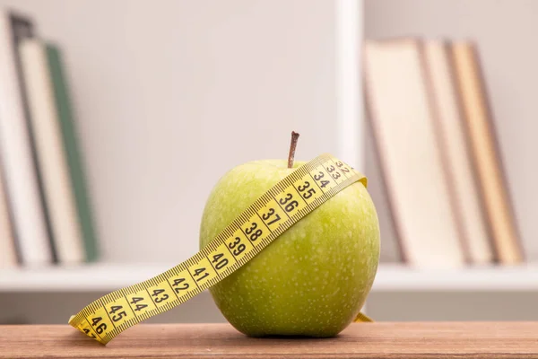 Fruta Con Cinta Métrica Dieta Salud —  Fotos de Stock