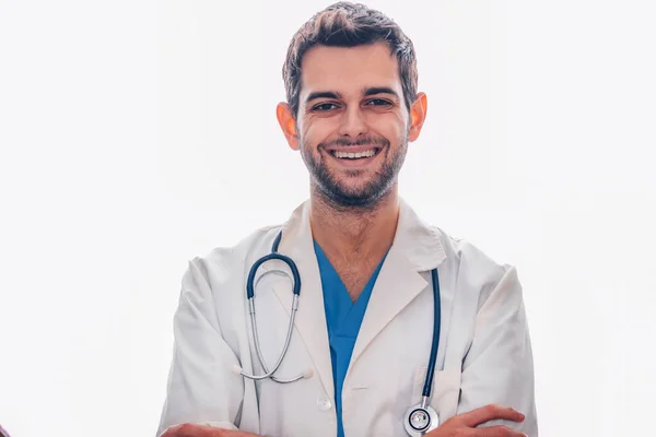 Portrait Médecin Souriant Isolé Sur Blanc — Photo