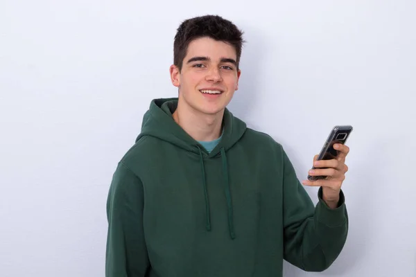 Ізольований Студент Підліток Мобільним Телефоном — стокове фото