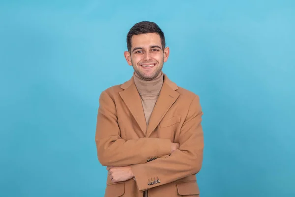 Hombre Con Abrigo Aislado Sonriendo — Foto de Stock