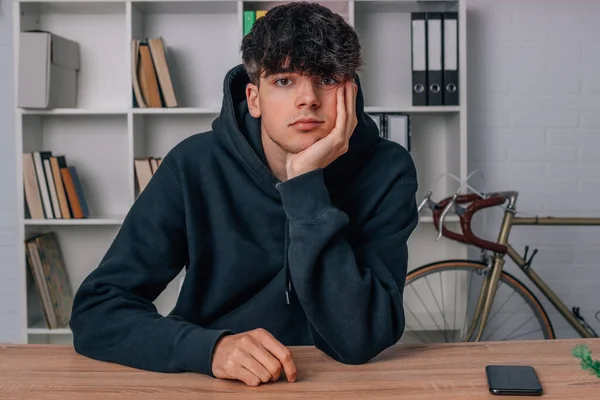 Adolescente Escritorio Aburrido — Foto de Stock