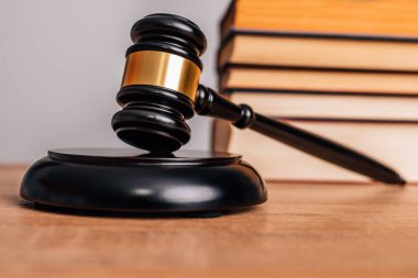 Adalet, hukuk ve yasallık kavramı