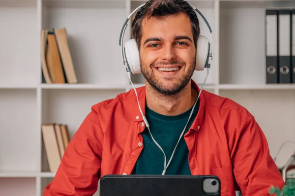 Bearded Young Man Headphones Working Laptop — Photo