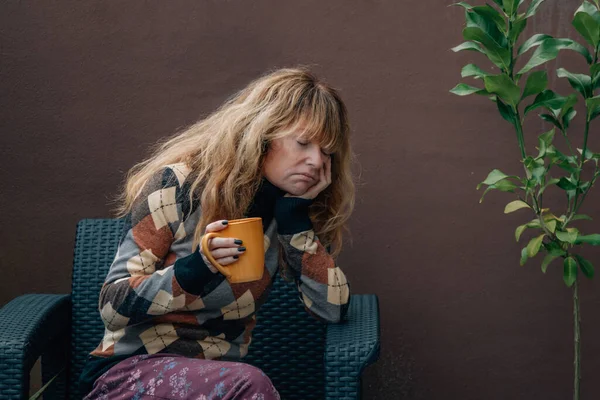 Depressed Woman Alone Home Cup Coffee — Stock Photo, Image