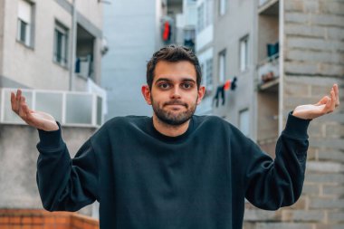 Genç adam istifasını verdi.