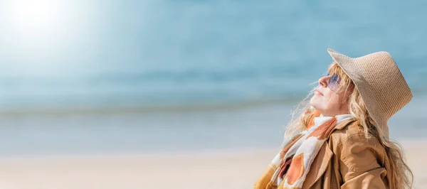 Dressed Middle Age Woman Enjoying Beach — стоковое фото