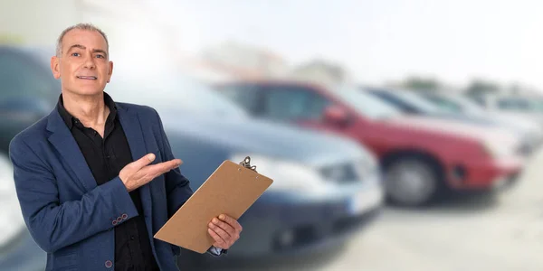Businessman Car Dealer Agent Buy Sell Cars — Stockfoto