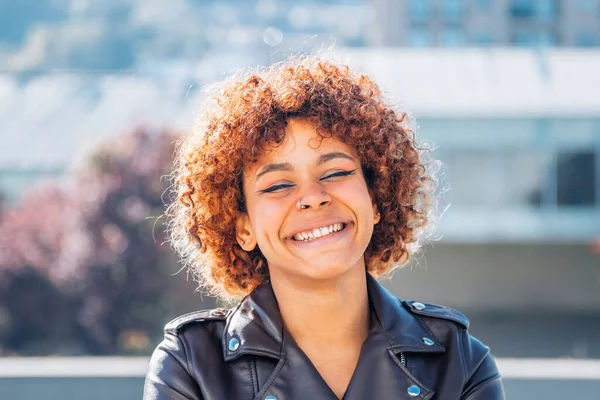 Portrait Happy African American Girl Smiling Street Relaxed —  Fotos de Stock