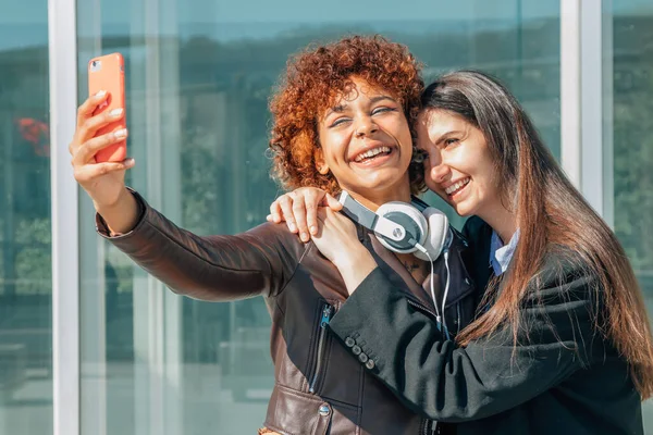 Girls Street Taking Photos Recording Mobile Phone — Foto Stock