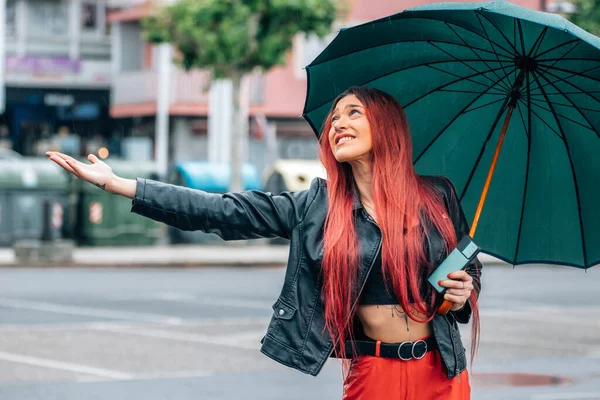 Girl Umbrella Raining Street — Stockfoto