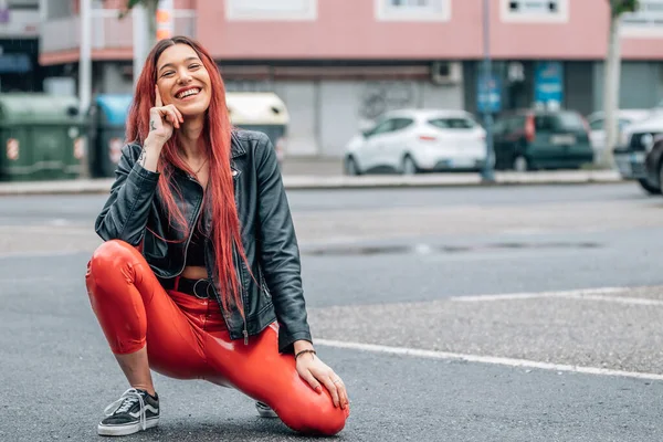 Modern Urban Girl Street Smiling Happy — Fotografia de Stock