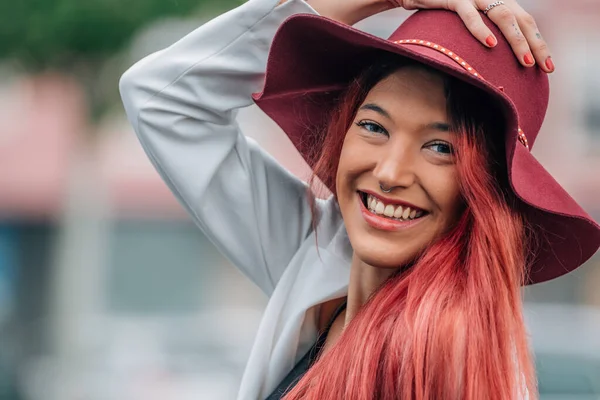 Portrait Smiling Redhead Girl Hat Outdoors Street — Foto Stock