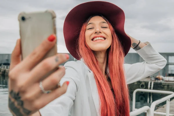 Redhead Influencer Mobile Phone Recording Taking Photo — Foto Stock