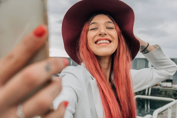 Redhead Influencer Mobile Phone Recording Taking Photo — Foto Stock