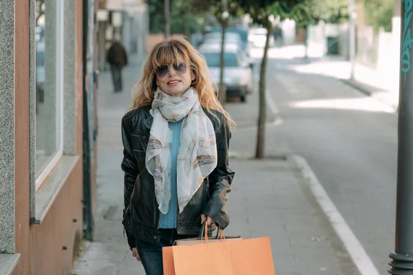 Woman Street Walking Shopping Bags — Stok fotoğraf