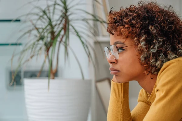 Sad Girl Profile Home Looking — Stockfoto