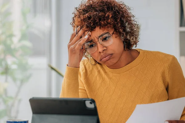 Woman Client Home Stressed Overwhelmed Expenses Bills — Fotografia de Stock