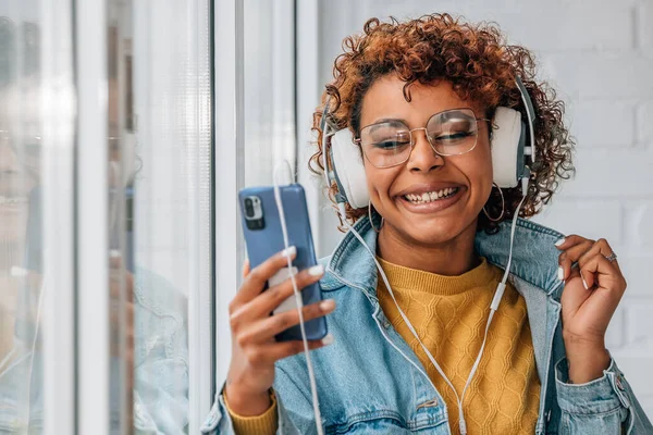 Girl Home Mobile Phone Headphones Listening Music — ストック写真