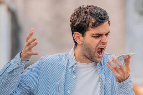 Angry Man Screaming Mobile Phone — Zdjęcie stockowe