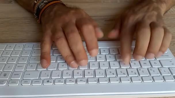 Manos Escribiendo Teclado Computadora — Vídeos de Stock