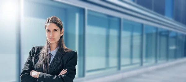 ビジネスの女性の背景に分離 — ストック写真