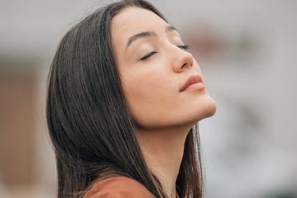 Girl Breathing Relaxed Outdoors — Stockfoto