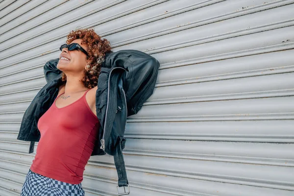 Relaxed African American Girl Street Outdoors — Stock Photo, Image