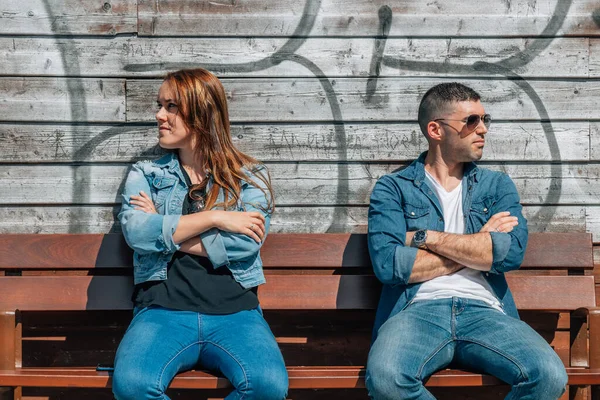 Angry Couple Sitting Bench — Stock Photo, Image