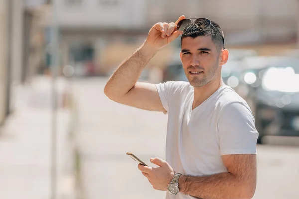 Man Met Mobiele Telefoon Straat — Stockfoto