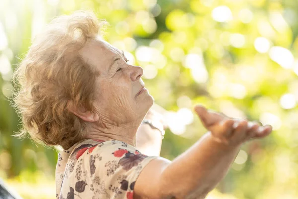 Senior Woman Breathing Happy Outdoors — Stok fotoğraf