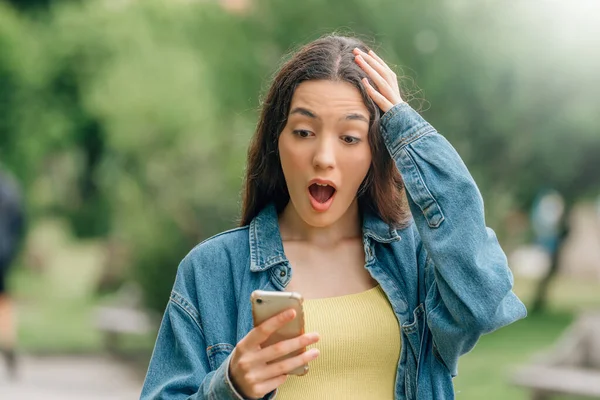 Girl Street Surprised Expression Looking Mobile Phone Smartphone — Stock Photo, Image