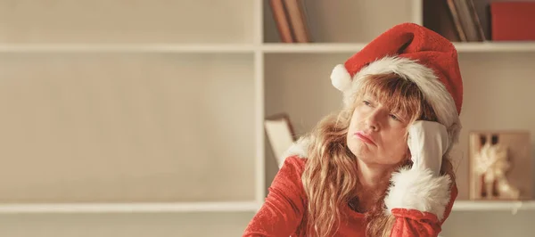 Санта Клаус Женщина Шляпе Скучно Выражение Лица — стоковое фото