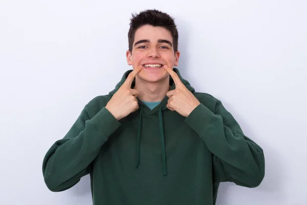 Teenager Oder Student Isoliert Zeigen Lächeln — Stockfoto