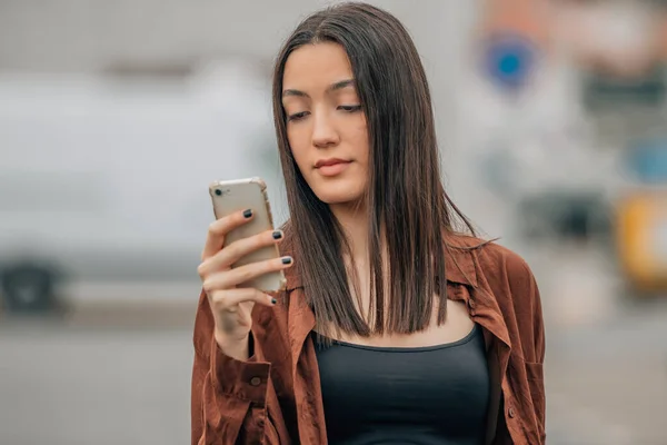 Girl Mobile Phone Smartphone Street — Stock Photo, Image