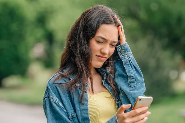 Girl Looking Mobile Phone Sad Distressed — Stock Photo, Image