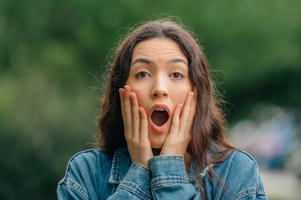 Portrait Girl Surprised Expression Outdoors — Stock Photo, Image