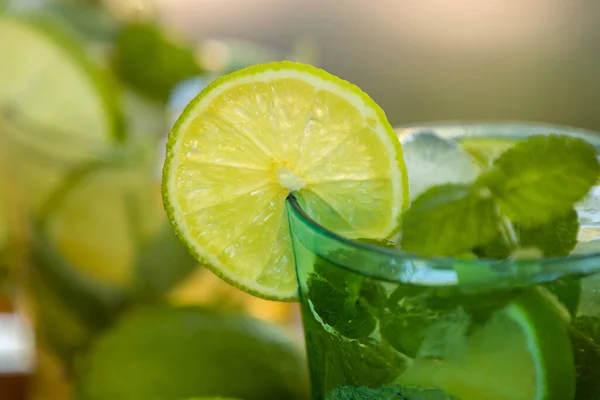 Szklanka Mojito Cukrem Limonkowym Miętowym Brązowym — Zdjęcie stockowe