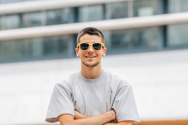 Jovem Adolescente Verão Com Óculos Sol — Fotografia de Stock